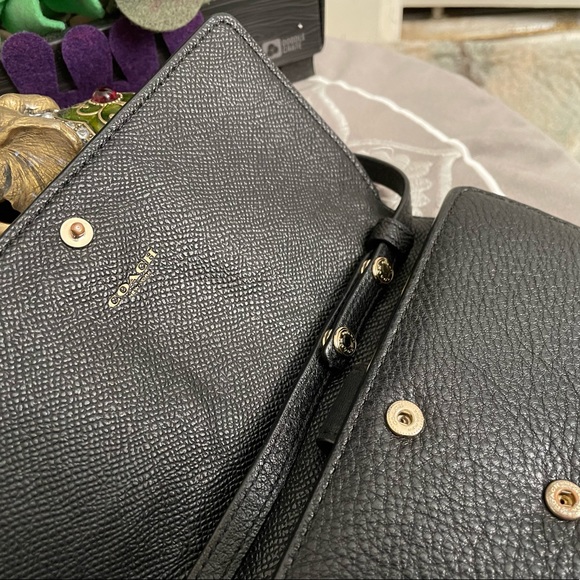 Coach Wristlet Wallet / Smartphone Crossbody - Picture 5 of 14